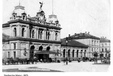 Bildergalerie Hauptbahnhof Central-Bahnhof mit dem rechten Eckpavillon, um 1890 Einen ersten Bahnhof gab es in Mainz 1840, dieser lag im rechtsrheinischen Kastel. Ein weiterer Bahnhof in der Höhe des Holzturms ging 1853 in Betrieb. Durch die Zunahme des Bahnverkehrs und den stetigen Ausbau der Strecken wurde jedoch eine Verlegung des Bahnhofs nötig. Stadtbaumeister Eduard Kreyßig schlug 1873 vor, die Bahnanlagen an den Südwestrand der Altstadt zu verlegen und einen neuen Hauptbahnhof an der Nahtstelle zur heutigen Neustadt zu errichten.