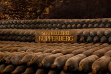 Bildergalerie Kupferbergmuseum Flaschen im Keller der Sektkellerei