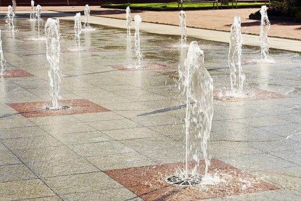 Verdunstungskälte aus Wasserflächen sorgt für Abkühlung in der Stadt © pixabay