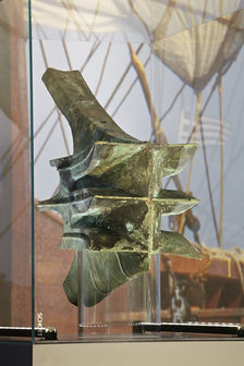 Bronzener Rammsporn eines Kriegsschiffes im Museum für Antike Schiffahrt