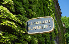 Sektkellerei Kupferberg, Schild an der Hauswand