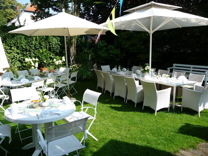 Der Garten des Restaurants.